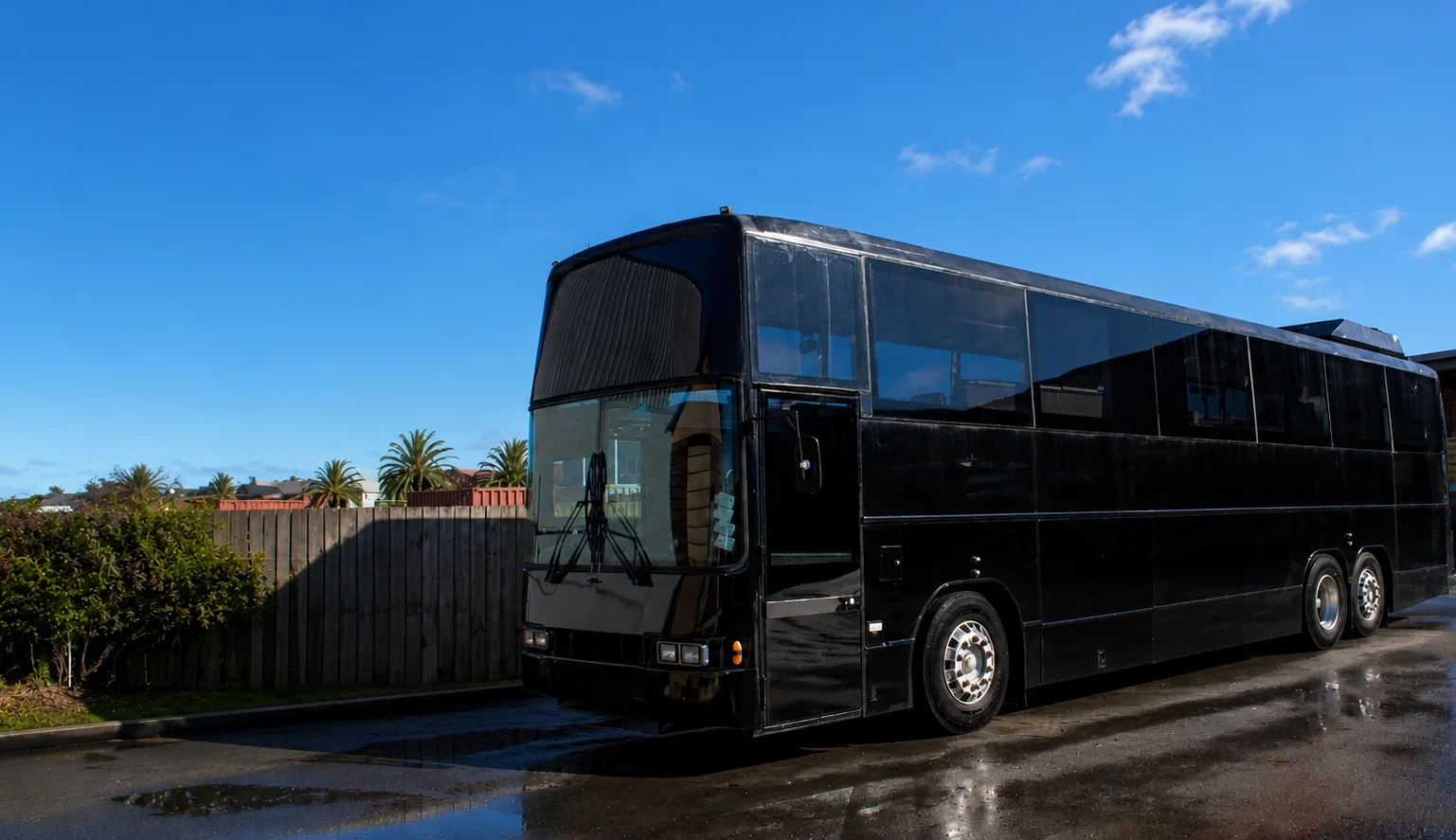 home-slider-day-bus-image-1