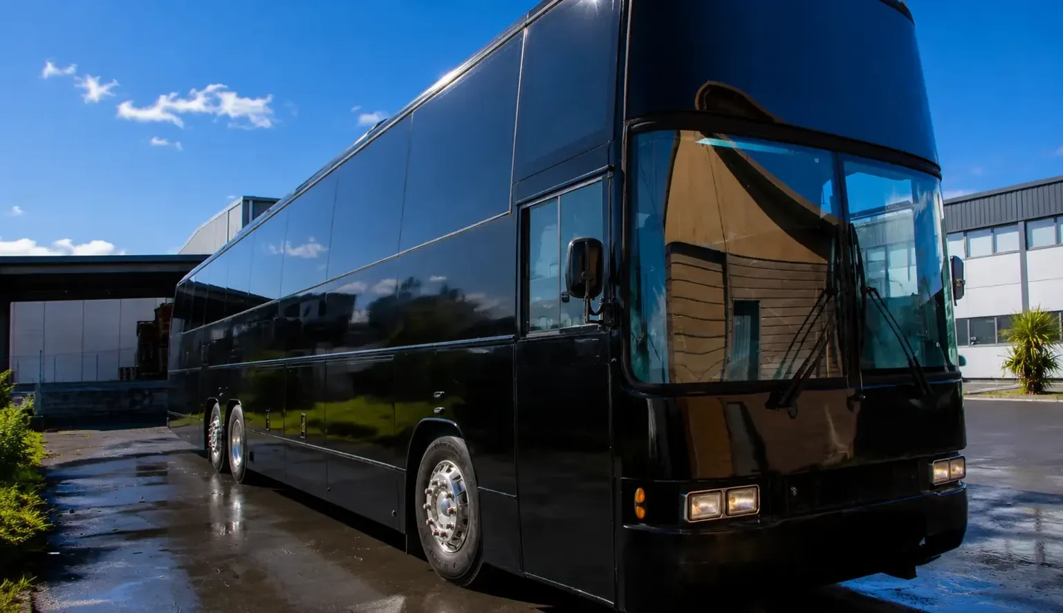 new-home-slider-day-bus-image-2