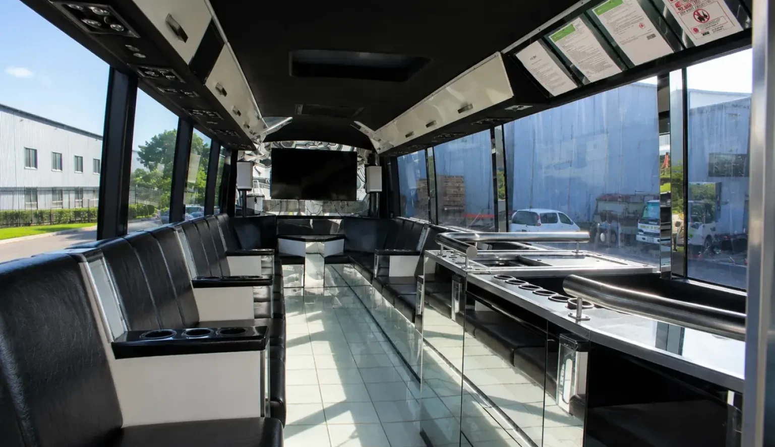 new-home-slider-day-bus-image-4