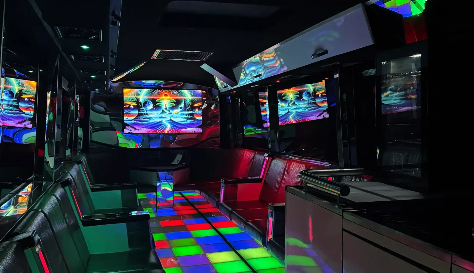 new-part-bus-night-img-1
